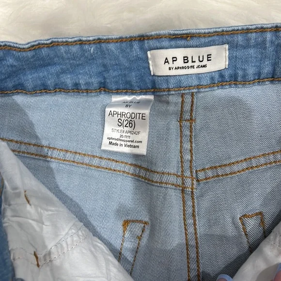 Light denim destroyed frayed hem shorts - Picture 6 of 8